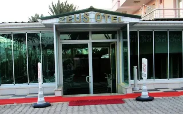 Zeus Hotel