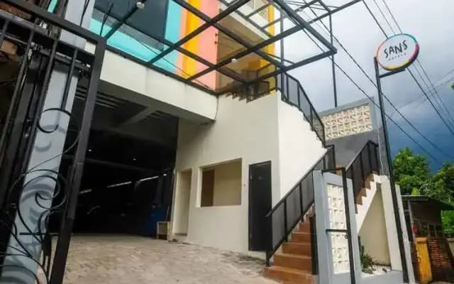 Sans Hotel Premiere Majapahit Semarang