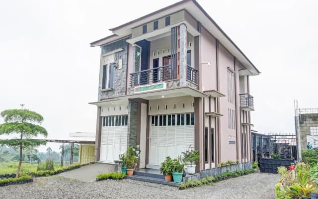 OYO 90687 Maharatu Homestay