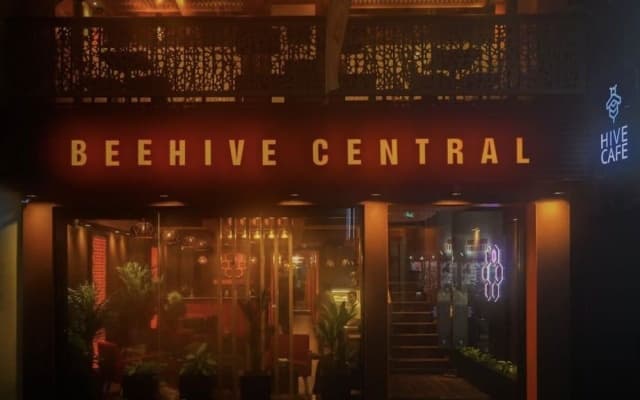 Отель Beehive Central