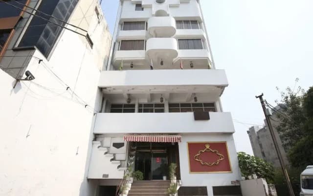 OYO 9985 Hotel Sekhon Grand