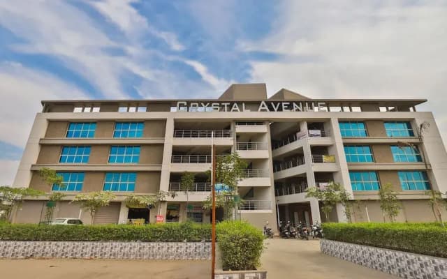 Oyo 25009 Hotel Crystal