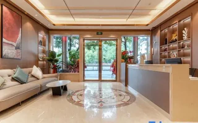 Unitour Hotel (Guilin Jinshan Square Lingui Pedestrian Street)