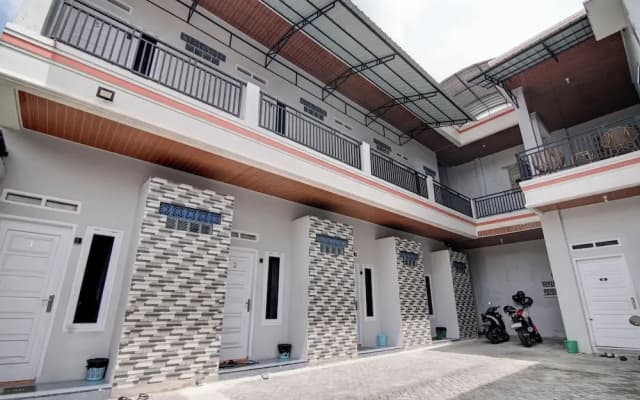 OYO 92806 Penginapan Geby Syariah
