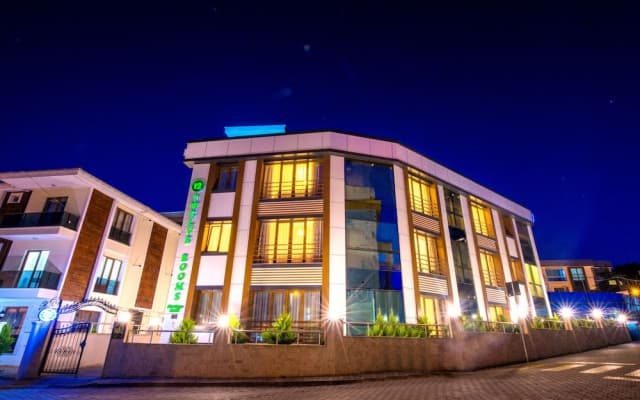 12 Rooms Boutique Hotel