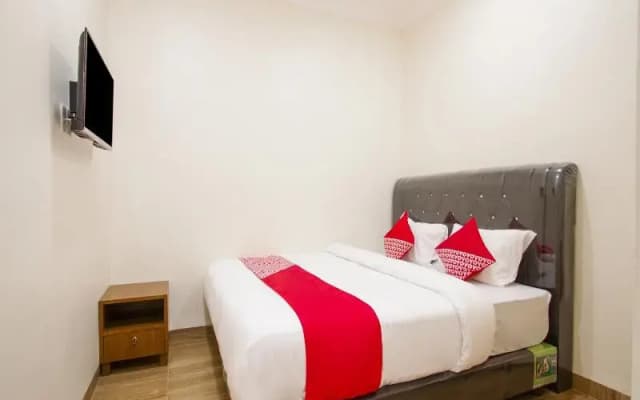 Adam Malik Guesthouse by OYO Rooms