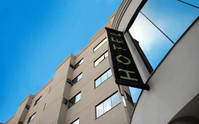 Lefel Hotel