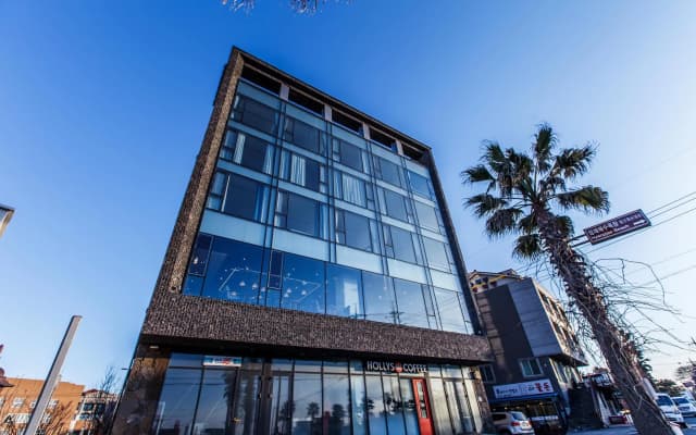 Bluespring Boutique Hotel