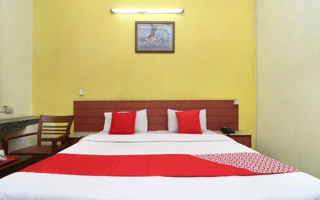 OYO 10605 Hotel Star INN