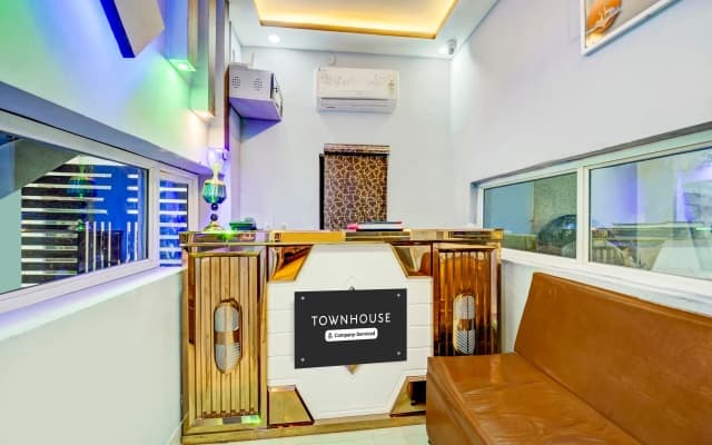 Super Townhouse Anisabad Near Mahavir Sansthan