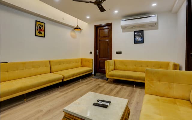 Fabhotel Golden Eye Inn