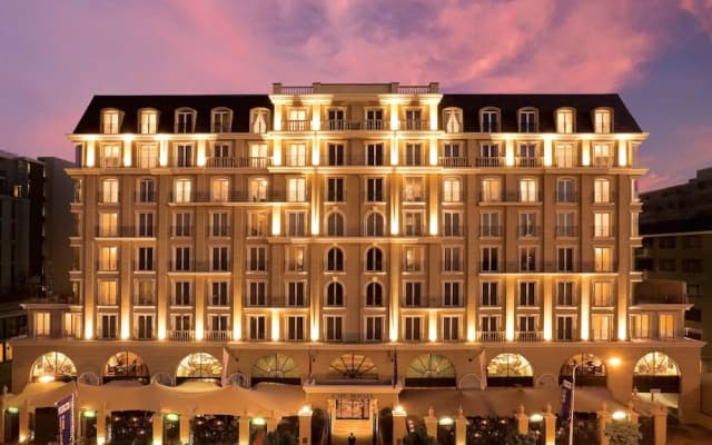 Cape Royale Luxury Hotel & Residence