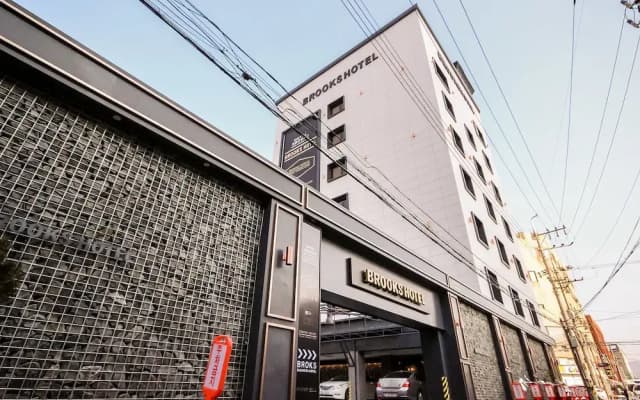 Brooks Business Hotel