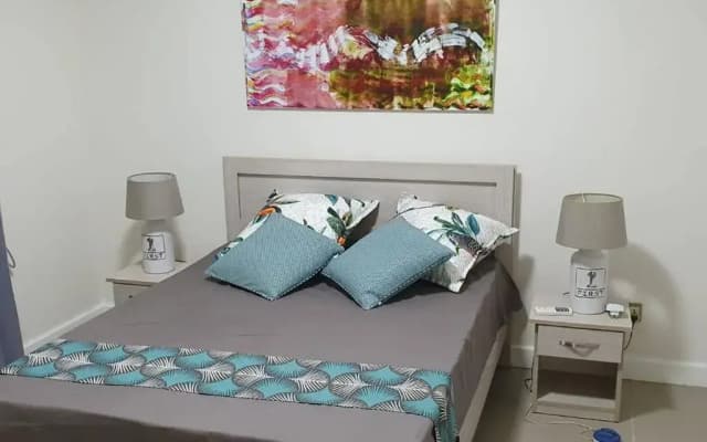 Pereybere Apartment-Lovely 3- bedroom rental unit