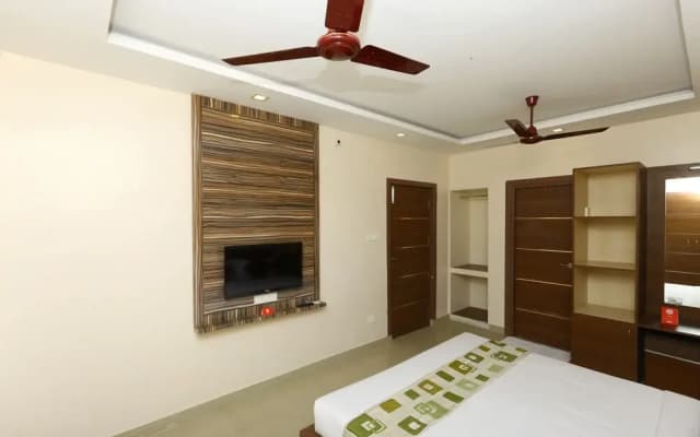 OYO 5323 Kamadenu Residency