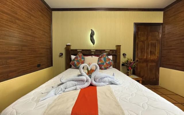 Hotel Heliconias Nature Inn & Hot Springs