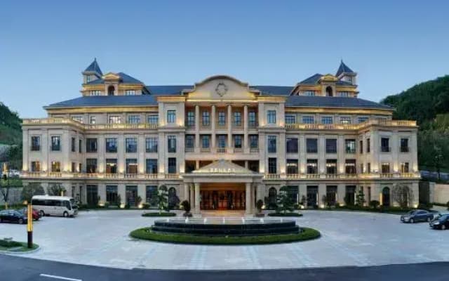 Baohua Mountain Jinlong International Hotel