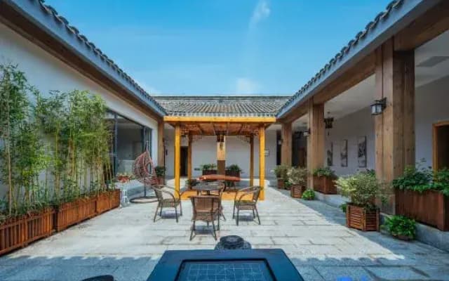 Floral · Nanjing Yunshang Wenquan Homestay (Bulao Village)