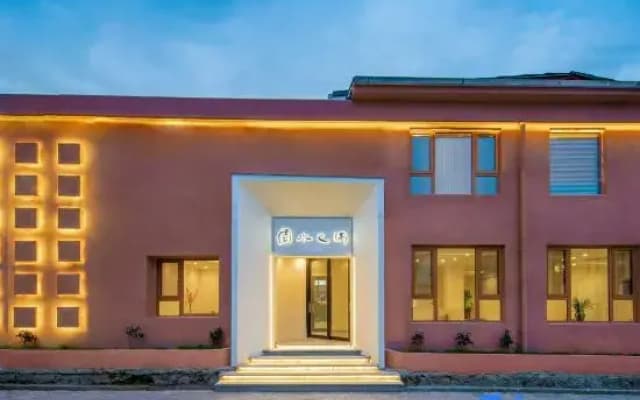 M-Designer Lux Hotel