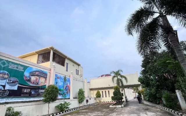 Emer One Tanah Datar