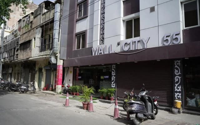 Hotel Wall City 55