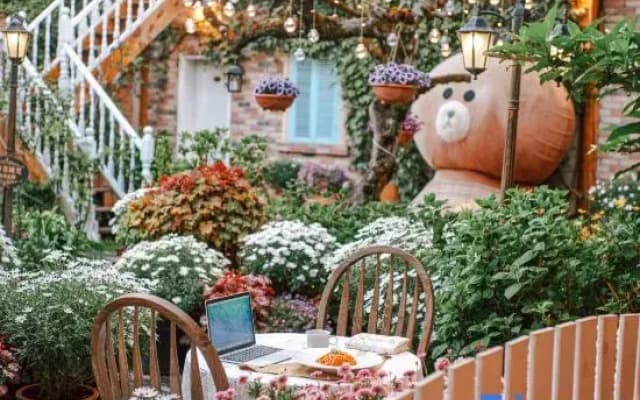 GUANXIN · Half a Mile | Monet Garden Inn Monet Garden