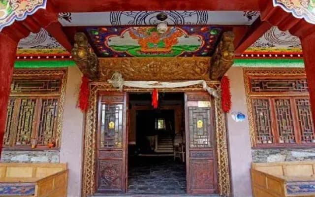 Jiaju Zangzhai Luobu Homestay