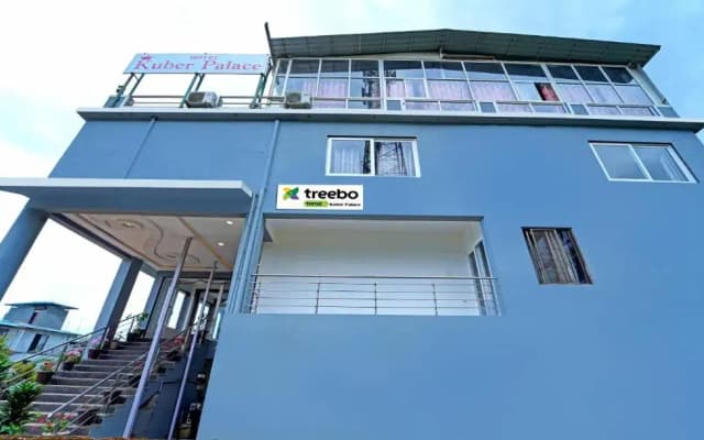 Treebo Kuber Palace With a Swimming Pool