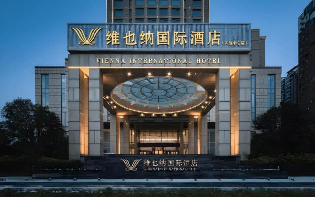 Vienna International Hotel (Huangshi Daye Center High-speed Railway North Station)