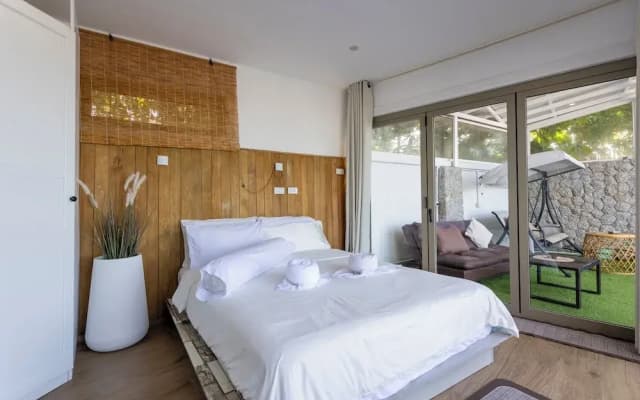 Built on the Beach 4BR 5star Resort V221