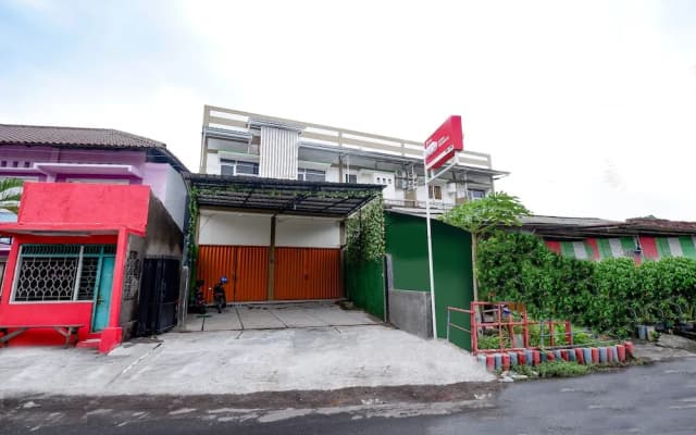 Puspa Residence by OYO Rooms