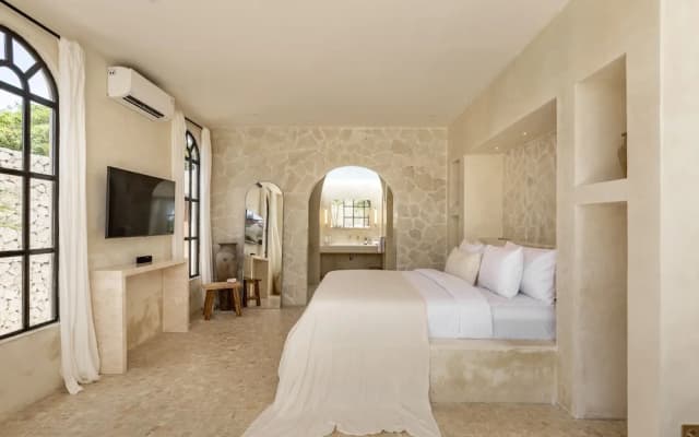 Luxe & Unique Honeymoon Bocami Suites-1 By OriVista