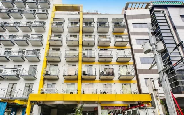 OYO 893 Dian Suites Makati