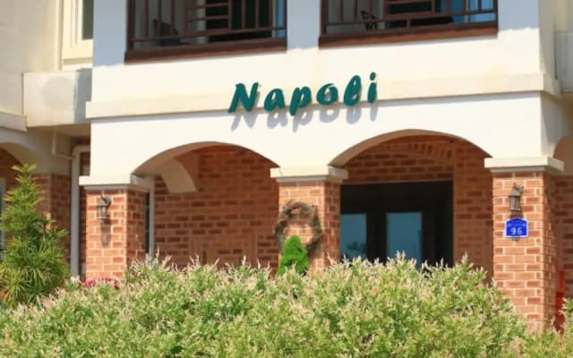 Taean Napoli Pension