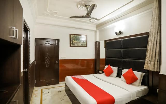 OYO 75214 Cadila Inn