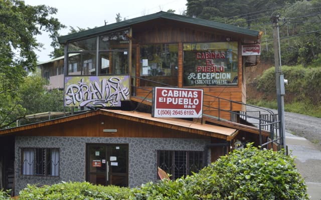 Cabinas El Pueblo - Hostel