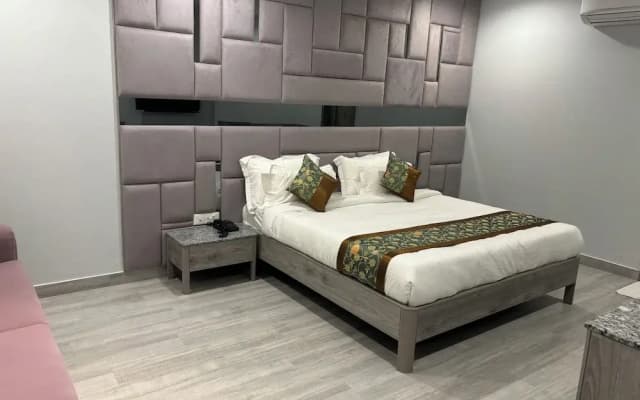 The Byke Boutique - Amra Oasis Osian