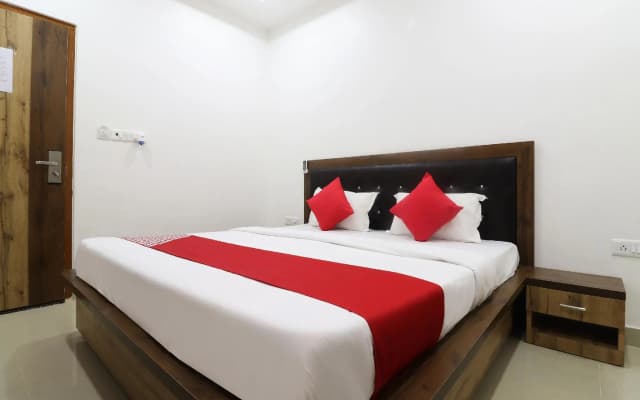 OYO Flagship 27997 Vrindavan Inn
