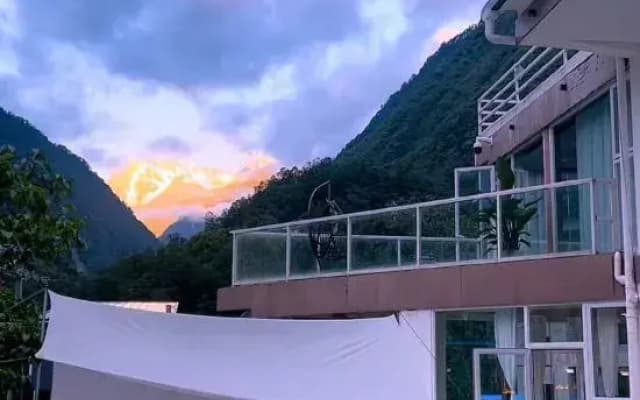 For you Hot Spring Villa View Homestay (Hailuogou Branch)
