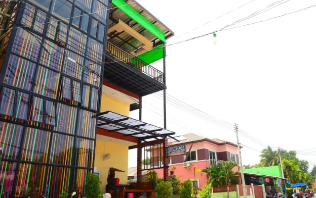 Baan Taklom Chomtalay