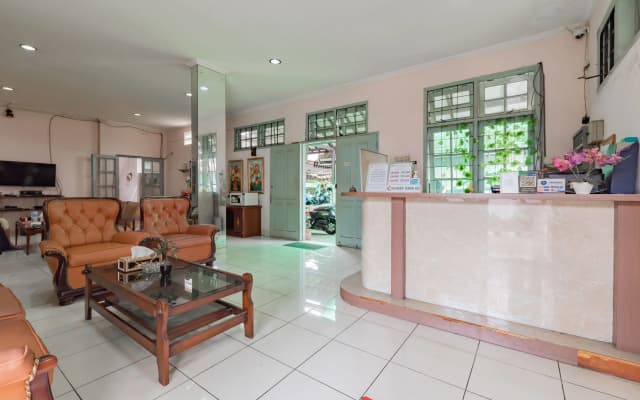RedDoorz @ Hotel pondok Kurnia near Buah Batu Bandung