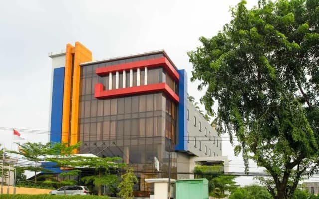 RedDoorz Premium near Kawasan Industri Cikarang