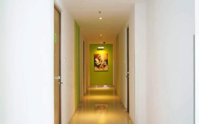 Отель Mooz Surabaya