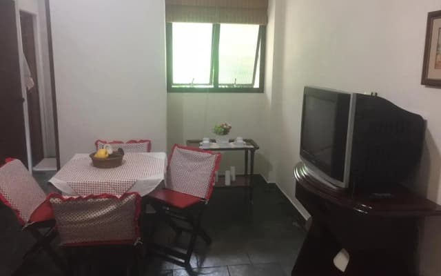 Apto. No terreo Enseada Ubatuba com piscina p/ 5 pessoas