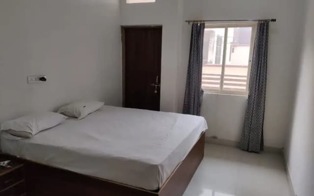 Goroomgo Hotel Shivay Varanasi