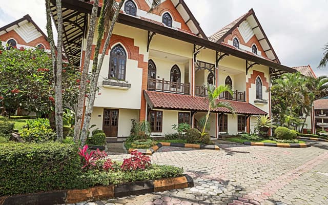Royal Hotel and Villa Batu