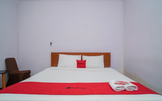 RedDoorz Plus Syariah at Lotus Hotel Bojonegoro