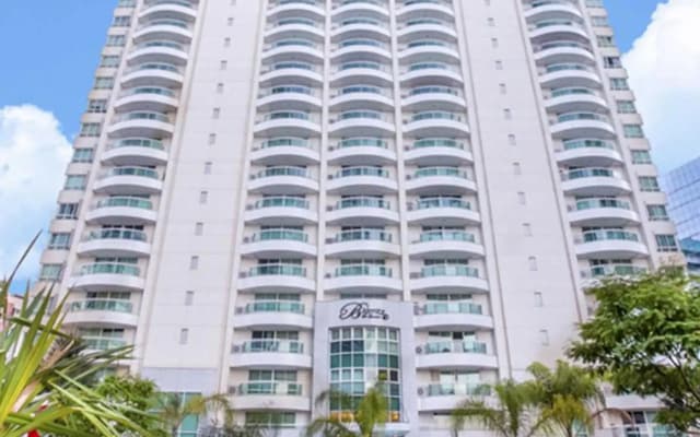 Biarritz Hplus Long Stay