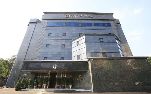 Gold Hotel