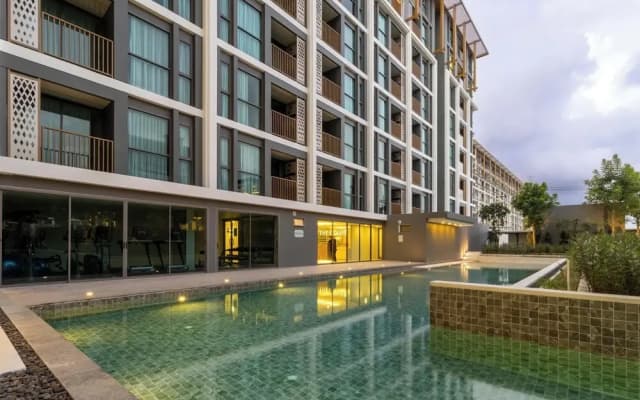 Prime Location 1BR Near Beach Club C240